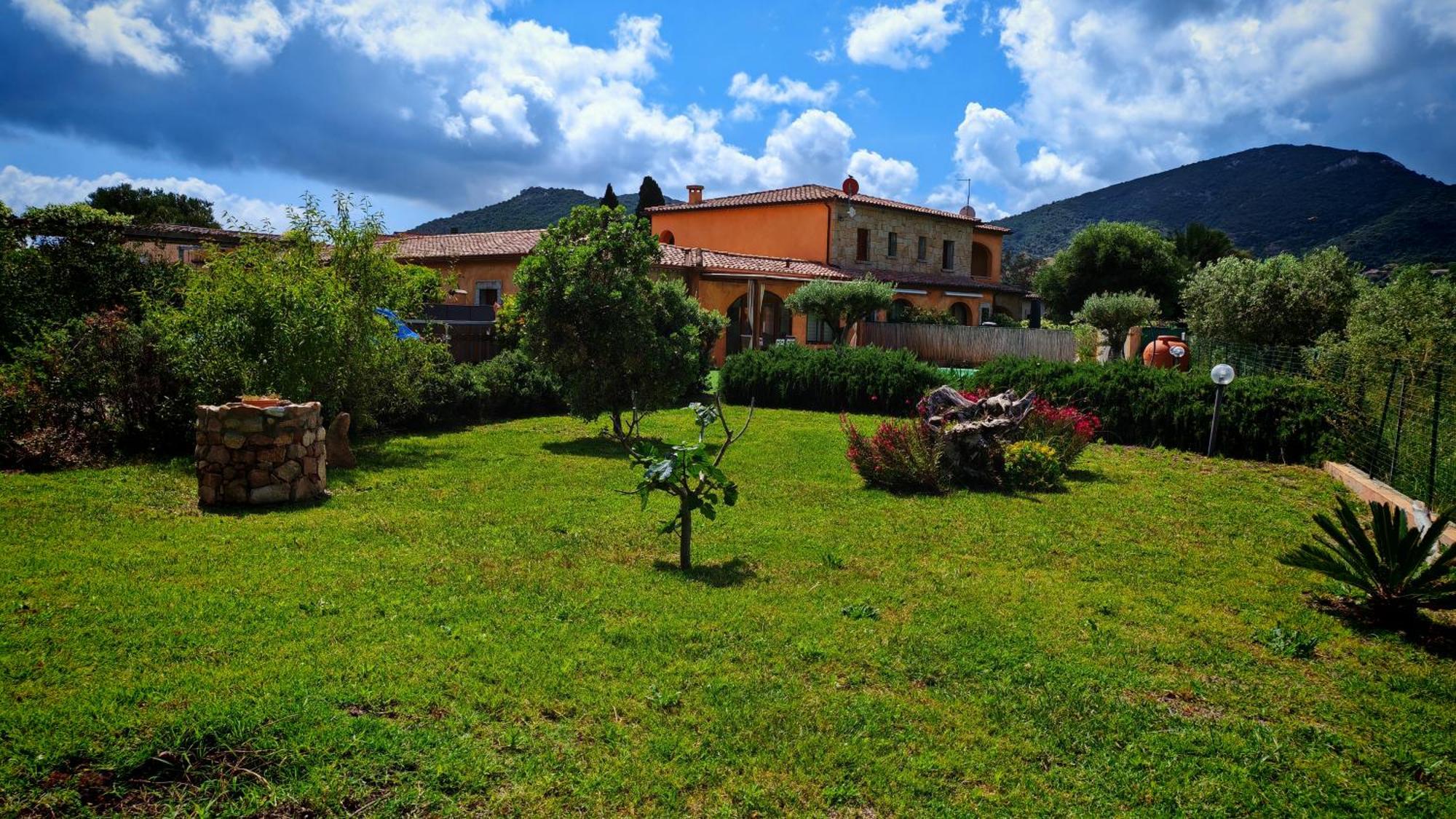 Villa Paola San Teodoro Con Piscina Privata Lu Lioni Exterior foto